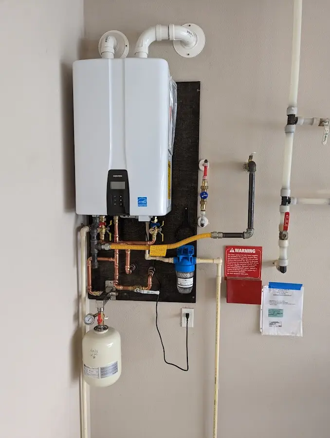 Professional plumber installing copper piping in a Atlanta home